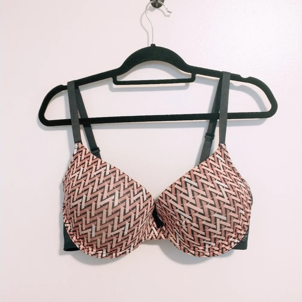 Adrienne Vittadini patterned t-shirt bra with black sheer backing size 40D and l